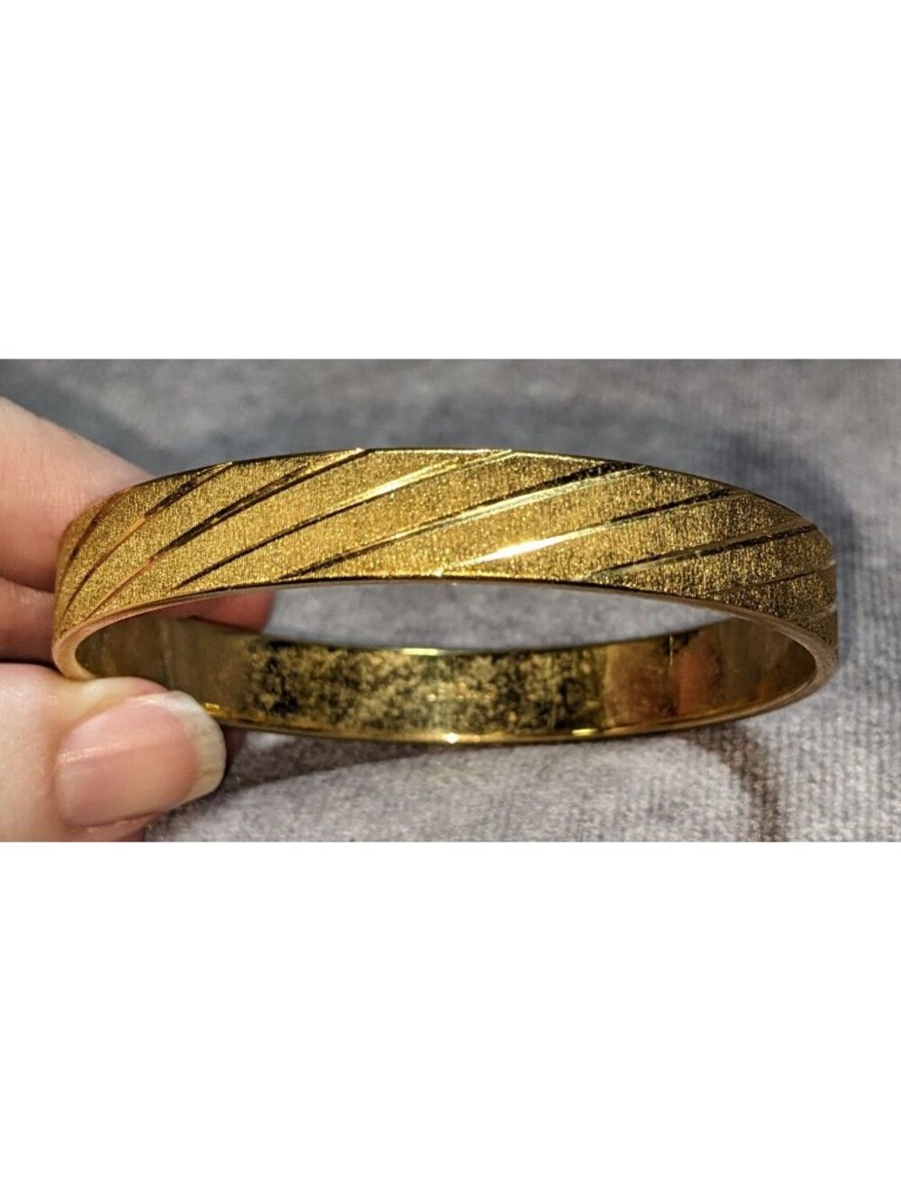 Vintage Classic Luxe Monet Gold Tone Textured Diagonal Stripe Bangle Bracelet